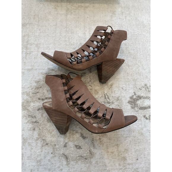 VINCE‎ CAMUTO Women's Eliaz Caged Peep Toe Sandals Size 8.5M With Box - Picture 3 of 8